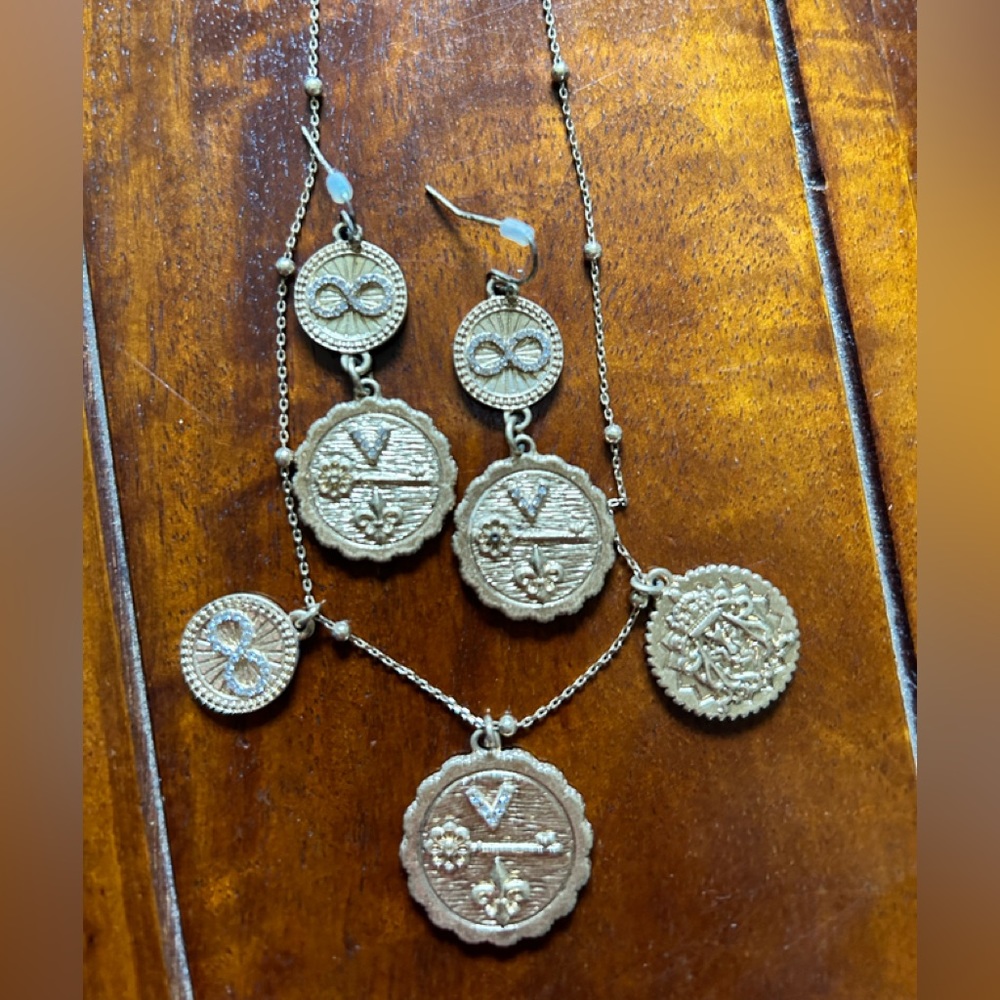 Cabi Apollo necklace and earring set. In like brand new condition.